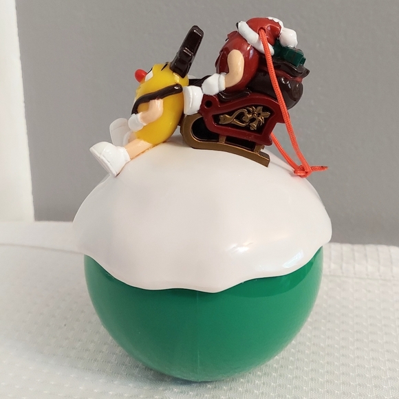 Green M&M Snowball Ornament Candy Container Sleigh Christmas Collectible - Picture 2 of 9